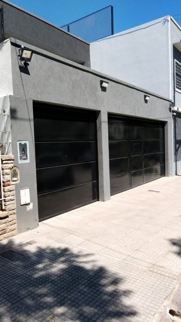 Frente de vivienda construida en steel framing