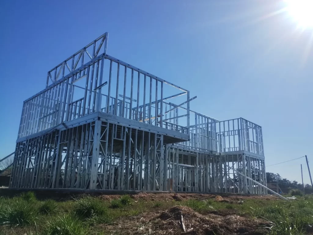 Estructura de acero galvanizado de una vivienda de dos plantas steel framing construcción en seco