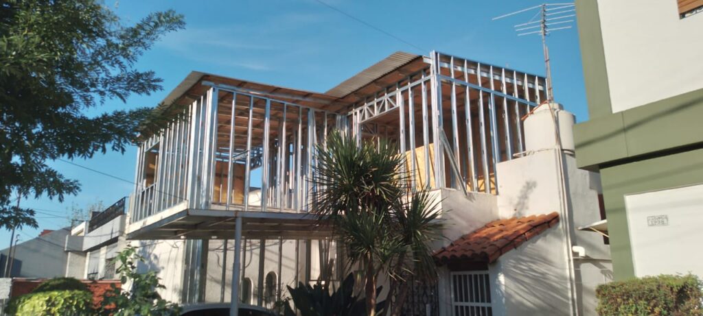 Ampliación de vivienda sobre terraza sistema steel framing